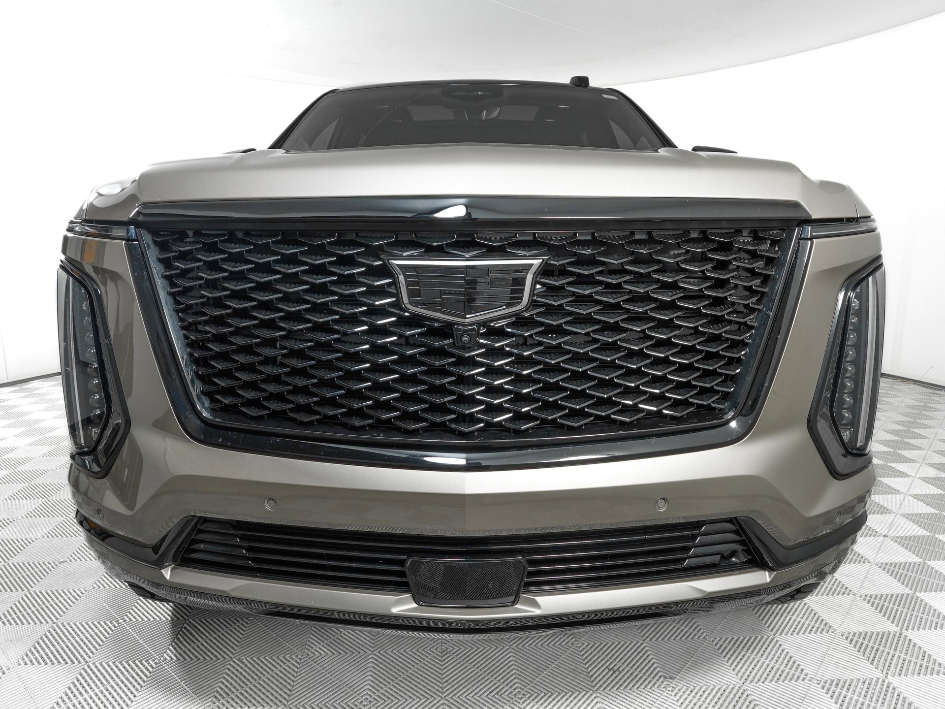 Used 2025 Cadillac Escalade Sport Platinum w/ LPO, ONYX Package AWD/4WD image 3