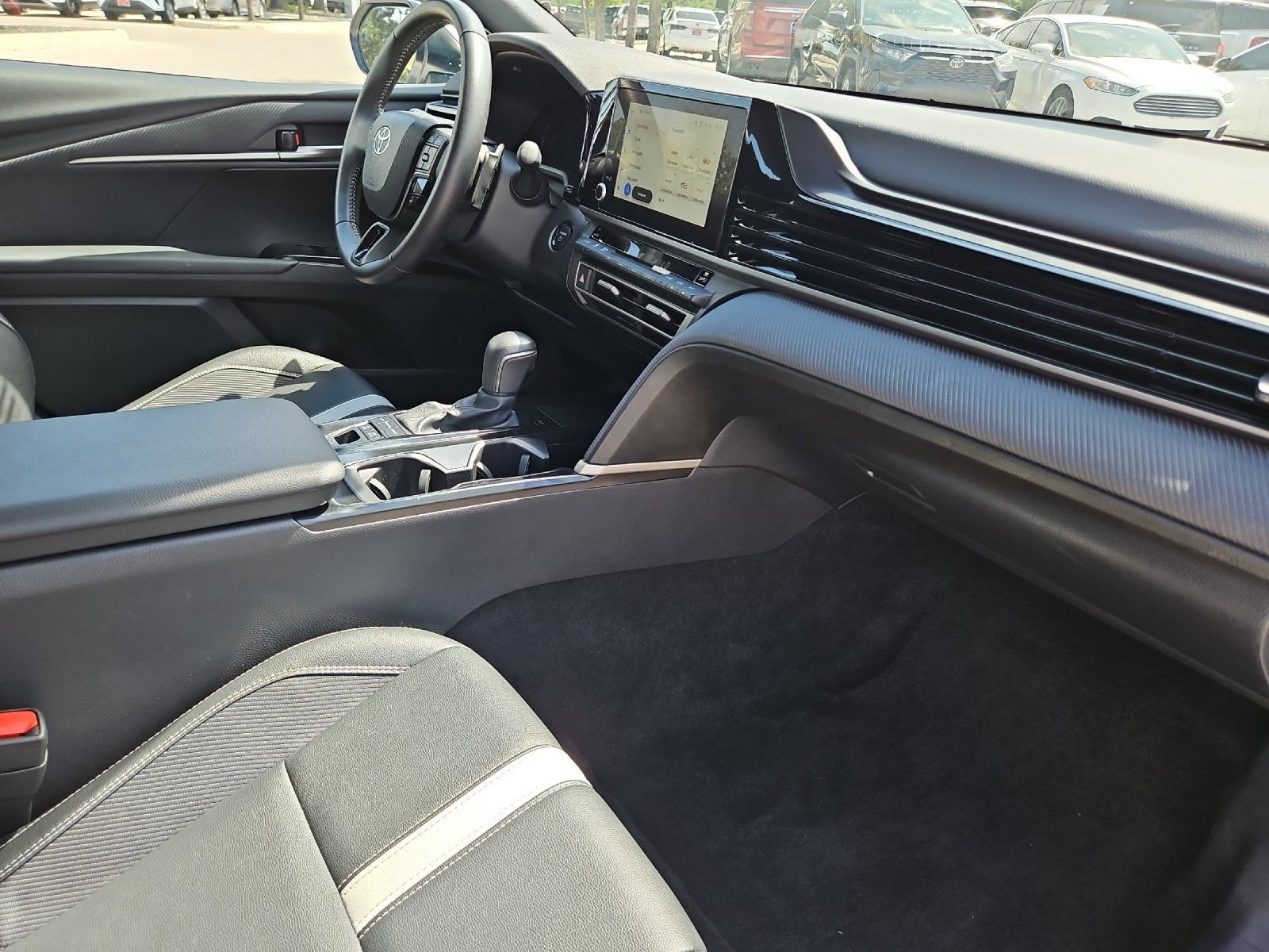 Used 2025 Toyota Camry SE FWD image 14
