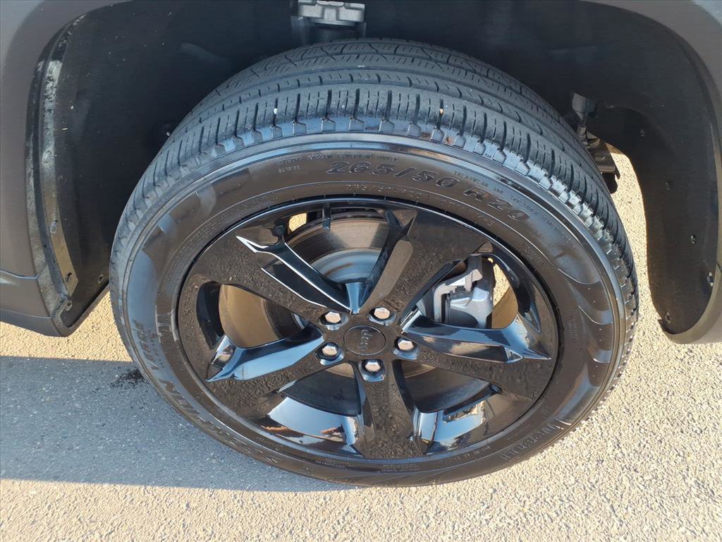 Used 2023 Jeep Grand Cherokee L Limited w/ Black Appearance Package image 19