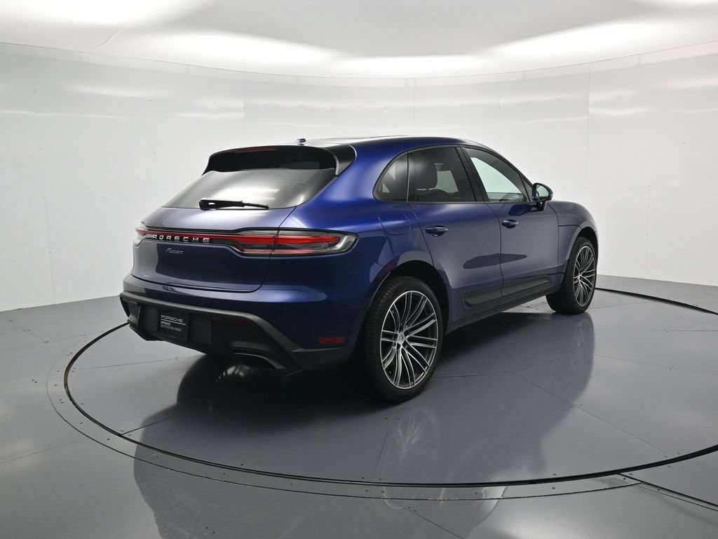 Certified 2024 Porsche Macan AWD/4WD image 33