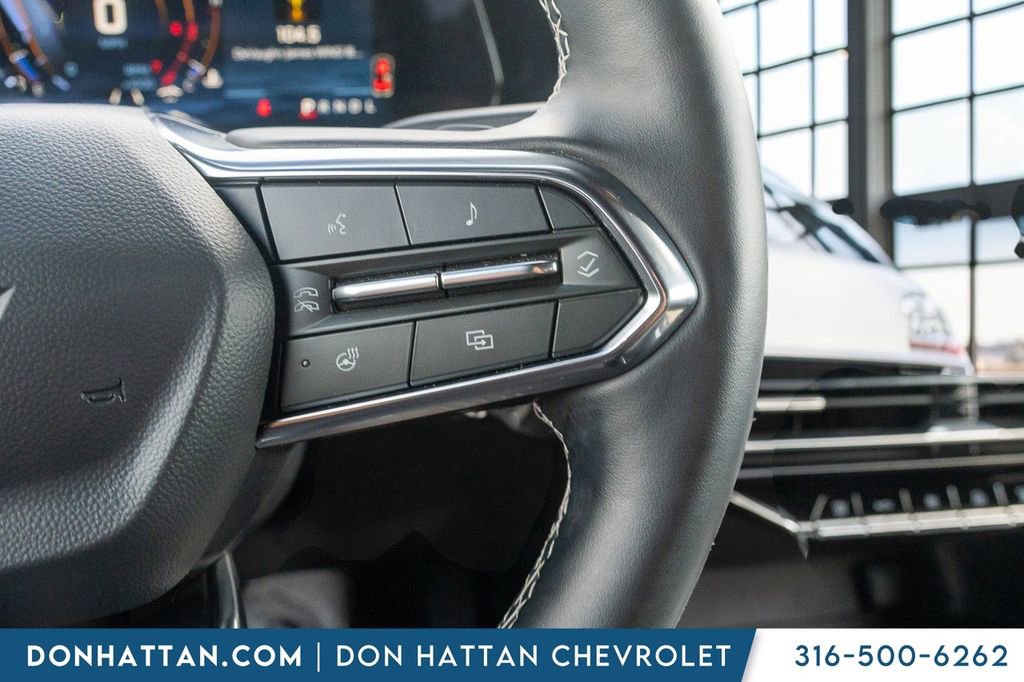 Used 2025 Chevrolet Traverse LT w/ Midnight/Sport Edition AWD/4WD image 15