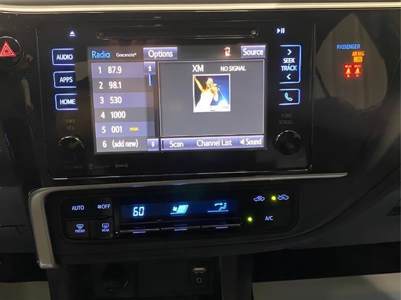 Used 2018 Toyota Corolla SE w/ Carpet Mat Package (TMS) FWD image 13