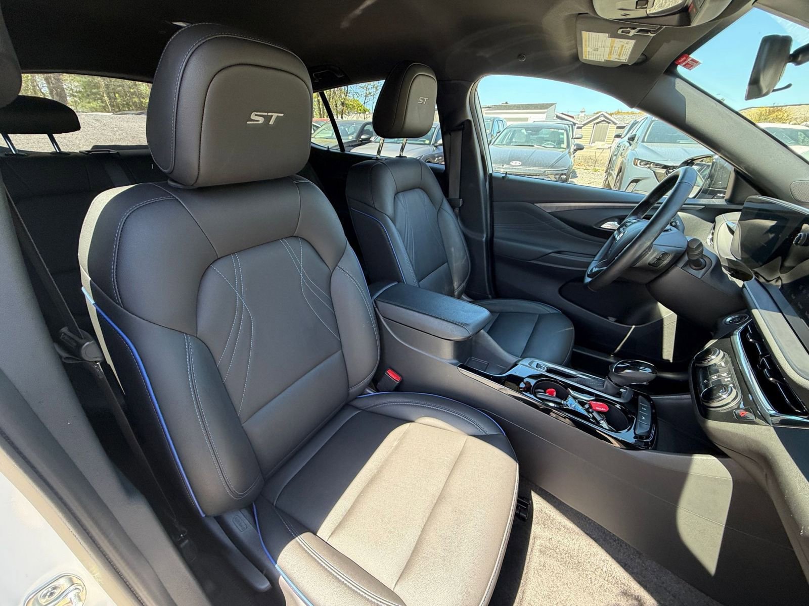Used 2025 Buick Envista Sport Touring FWD image 35