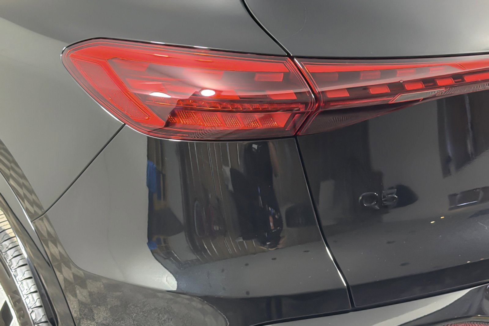 Used 2025 Audi Q5 Premium w/ Convenience Package image 27