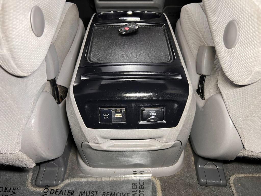 Used 2019 Toyota Sienna LE FWD image 28