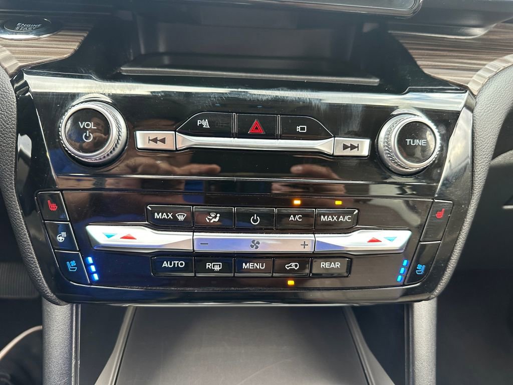 Used 2022 Ford Explorer Limited image 28