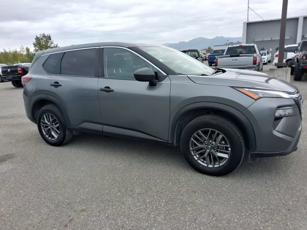 Used 2024 Nissan Rogue S AWD/4WD image 2