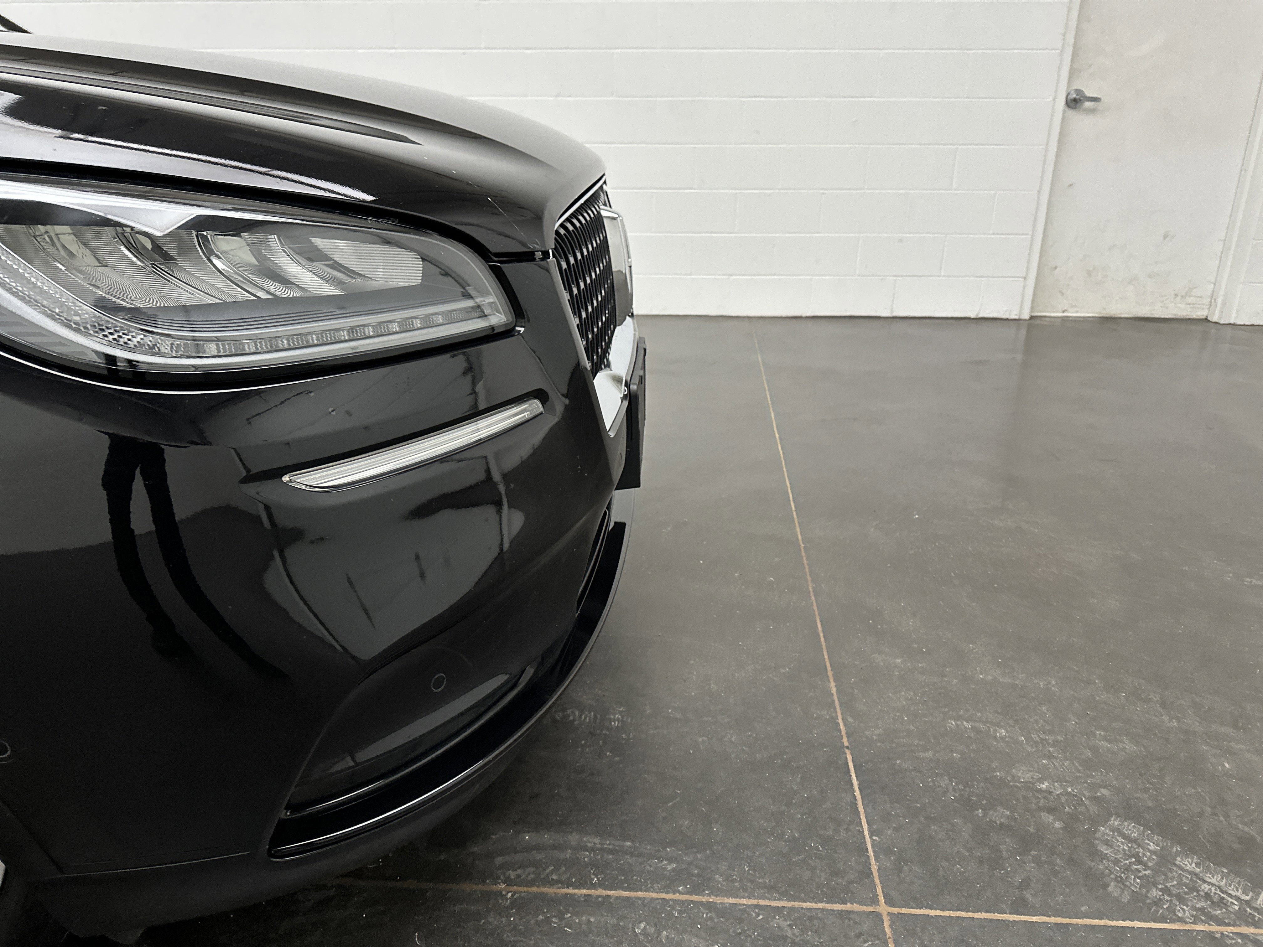 Used 2021 Lincoln Corsair Reserve w/ Equipment Group 201A image 2