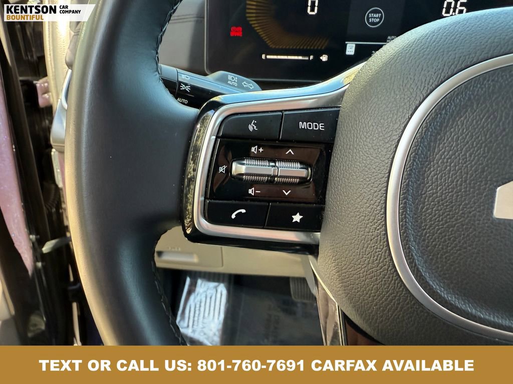 Used 2025 Kia Carnival FWD image 19