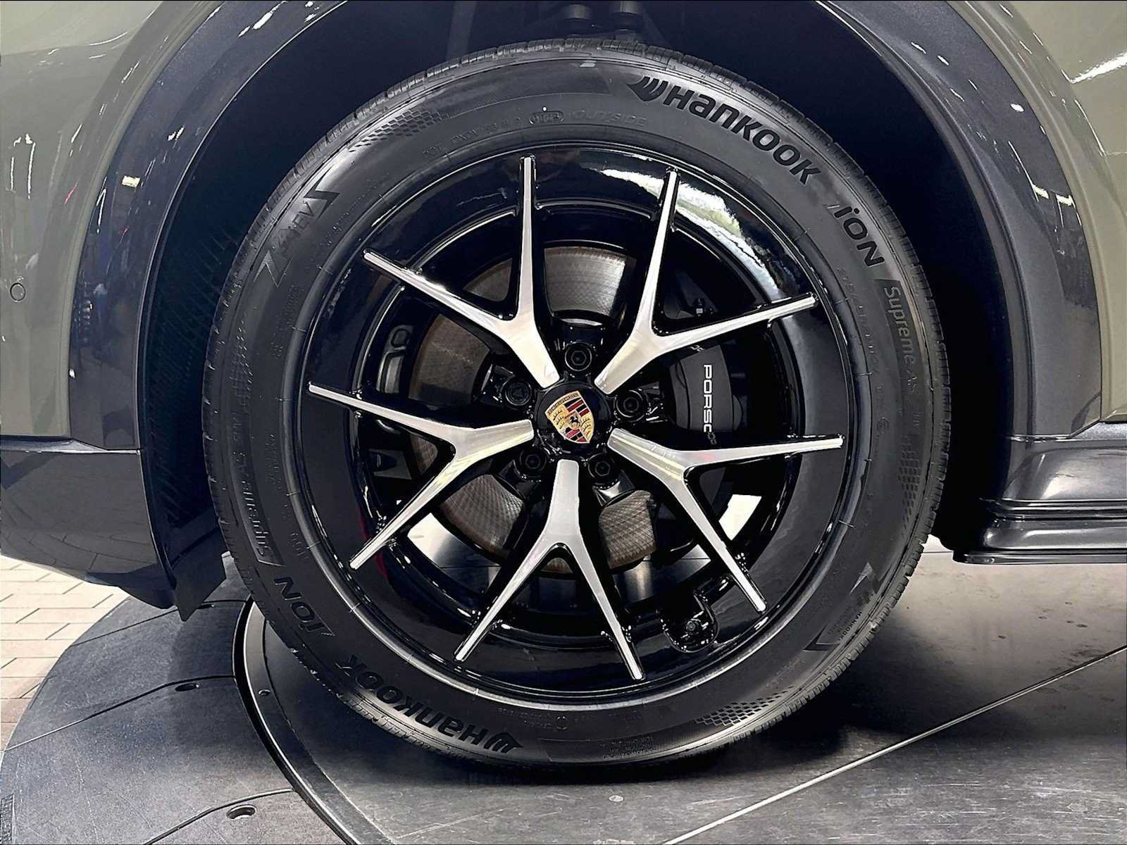 New 2026 Porsche Cayenne Electric AWD/4WD image 11