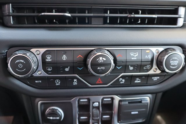 New 2025 Jeep Wrangler Sahara image 24