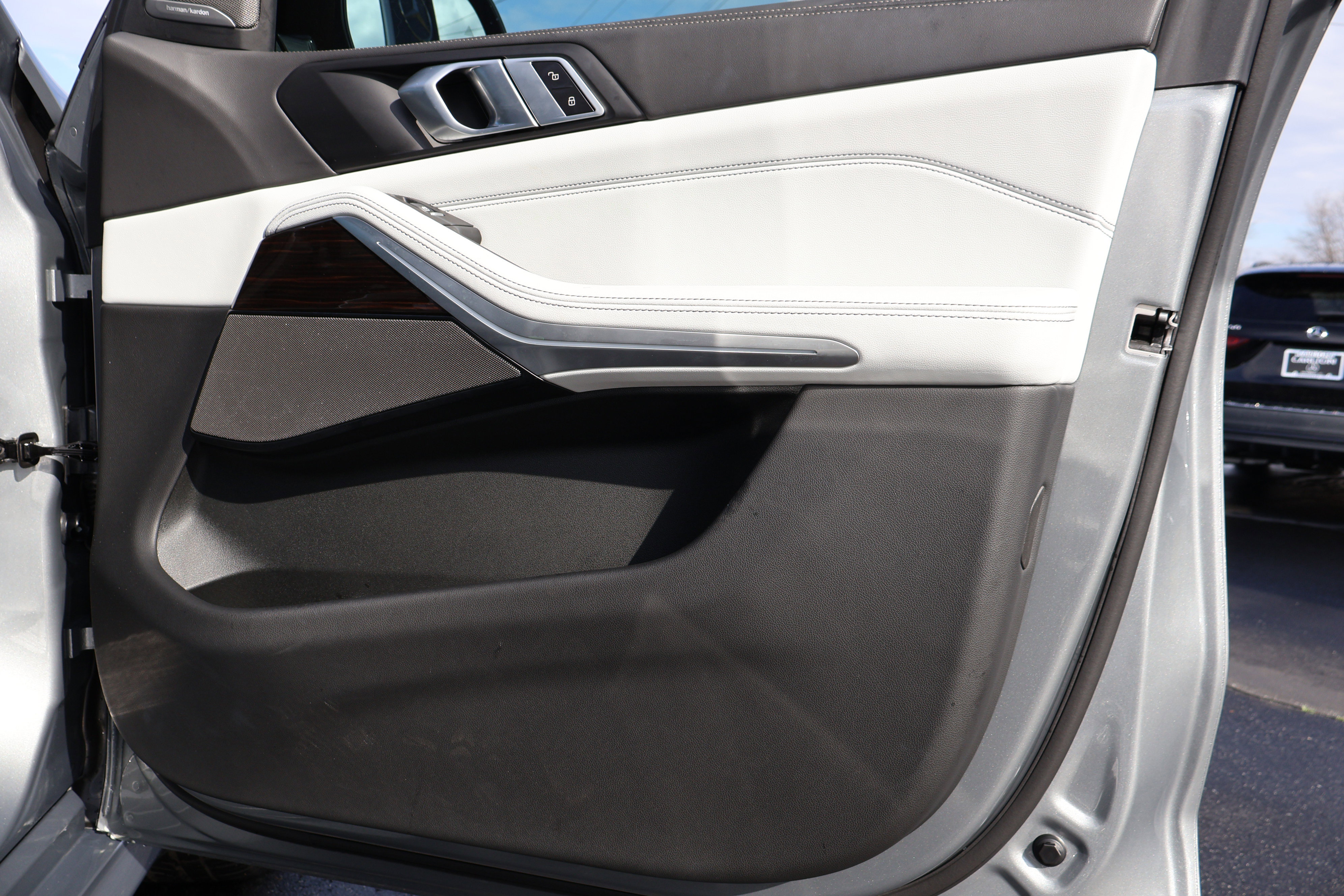 Used 2026 BMW X5 xDrive40i w/ M Sport Package image 27