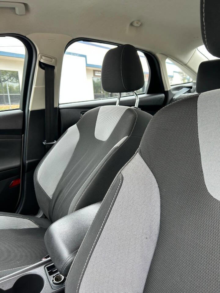 Used 2012 Ford Focus SE w/ SE Sport Pkg image 27