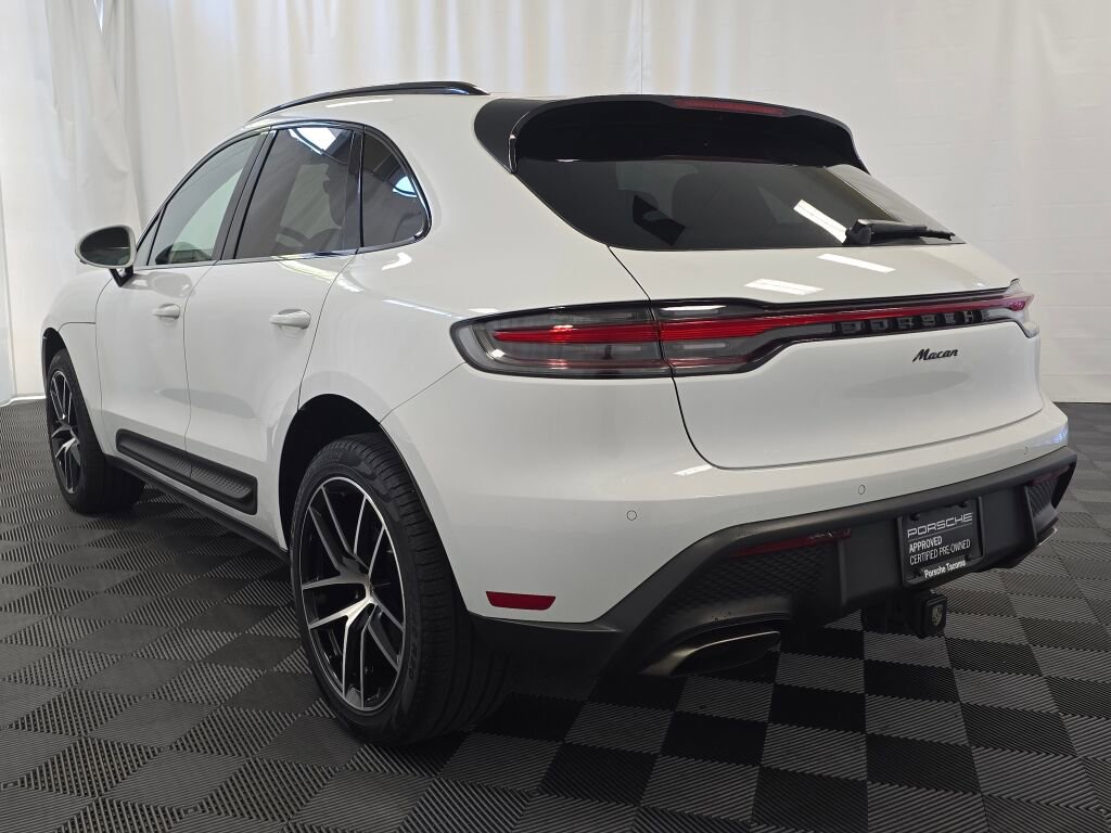 Certified 2024 Porsche Macan image 3