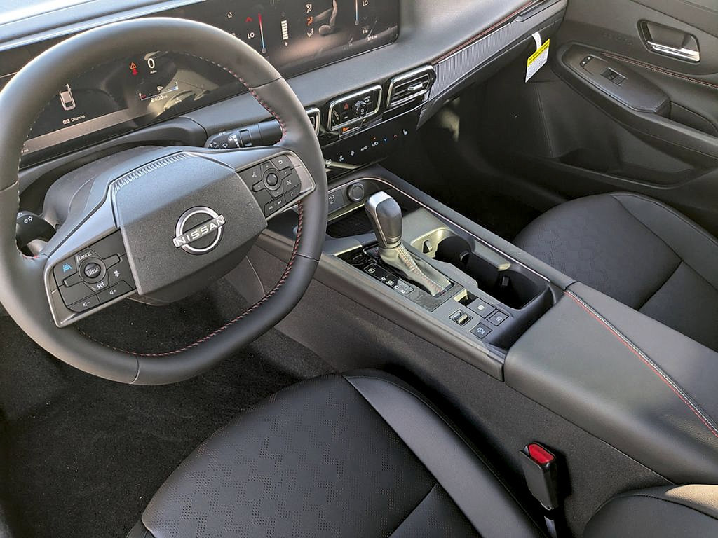 New 2026 Nissan Sentra SR w/ SR Premium Package FWD image 11