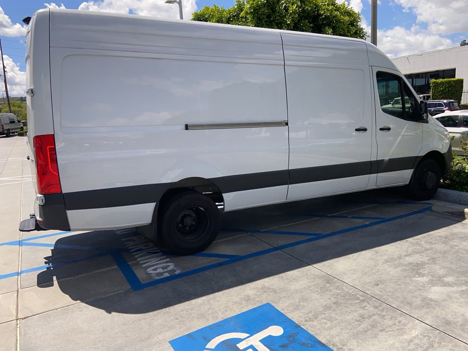 Used 2024 Mercedes-Benz Sprinter 3500 image 5