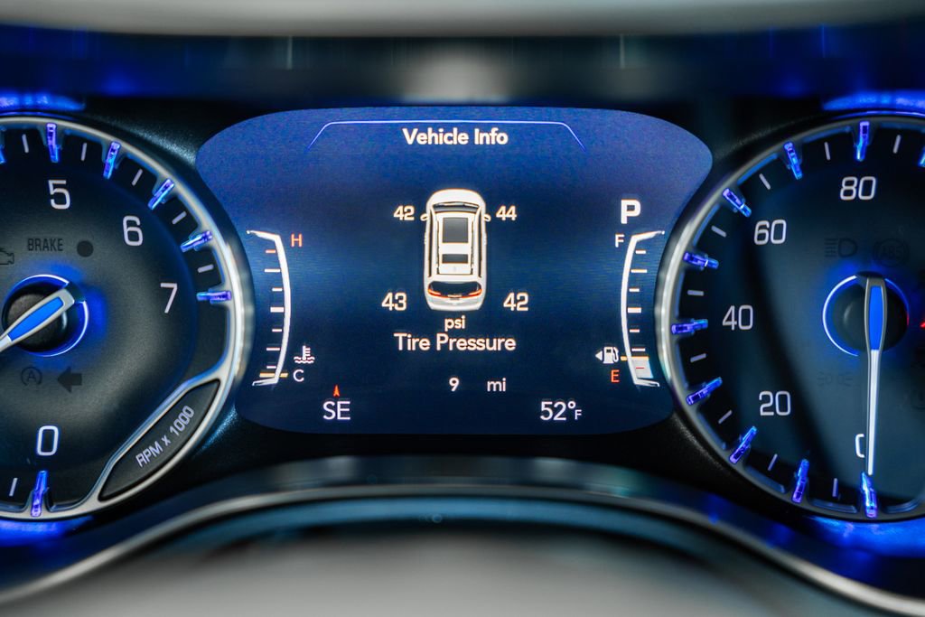 New 2026 Chrysler Pacifica Limited w/ Uconnect Theater Family Group image 40