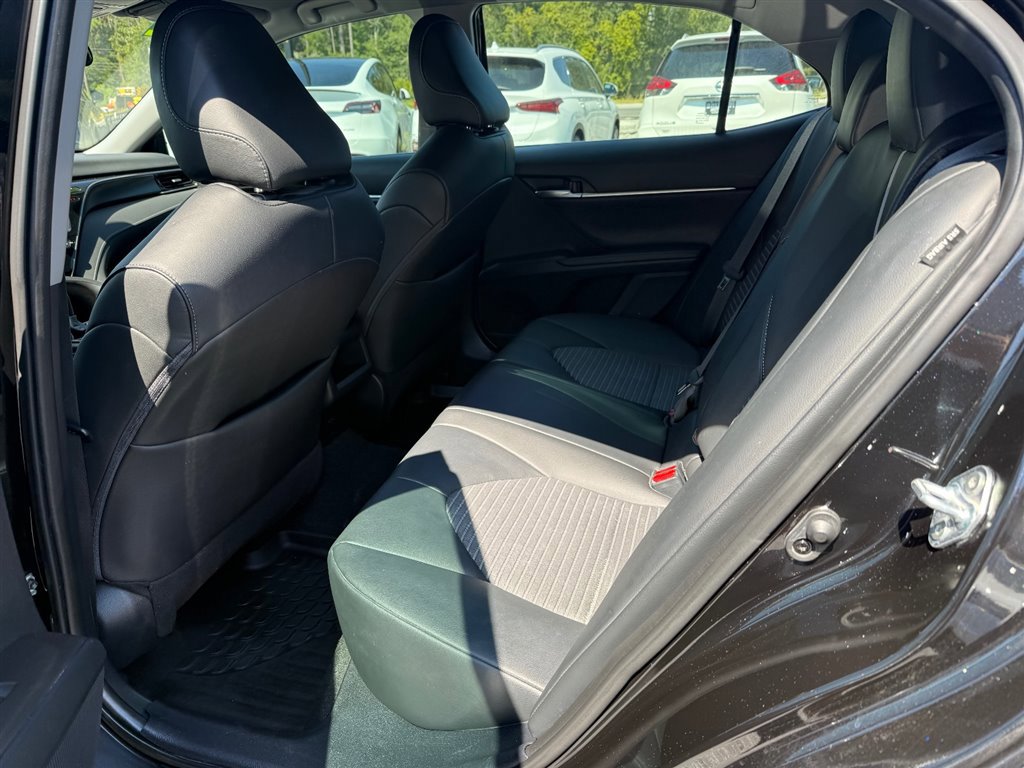 Used 2022 Toyota Camry SE image 12