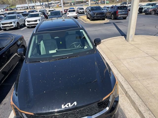 Certified 2025 Kia Sorento S w/ Panoramic Sunroof Package image 3