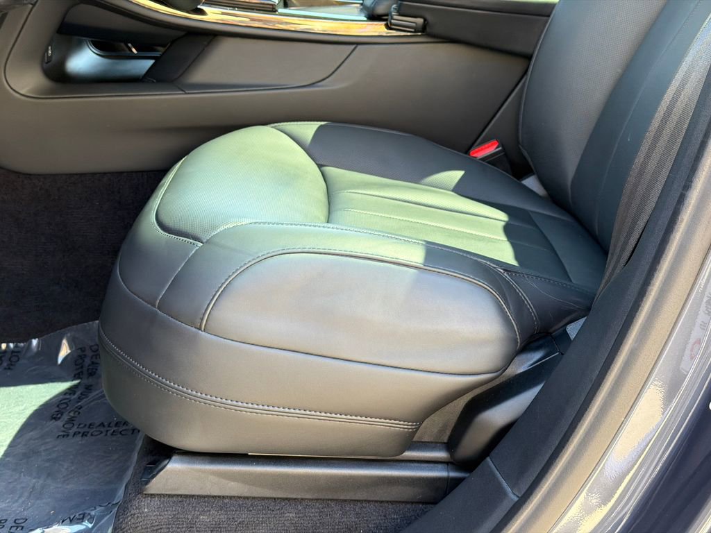 Used 2024 Land Rover Range Rover Sport SE image 17