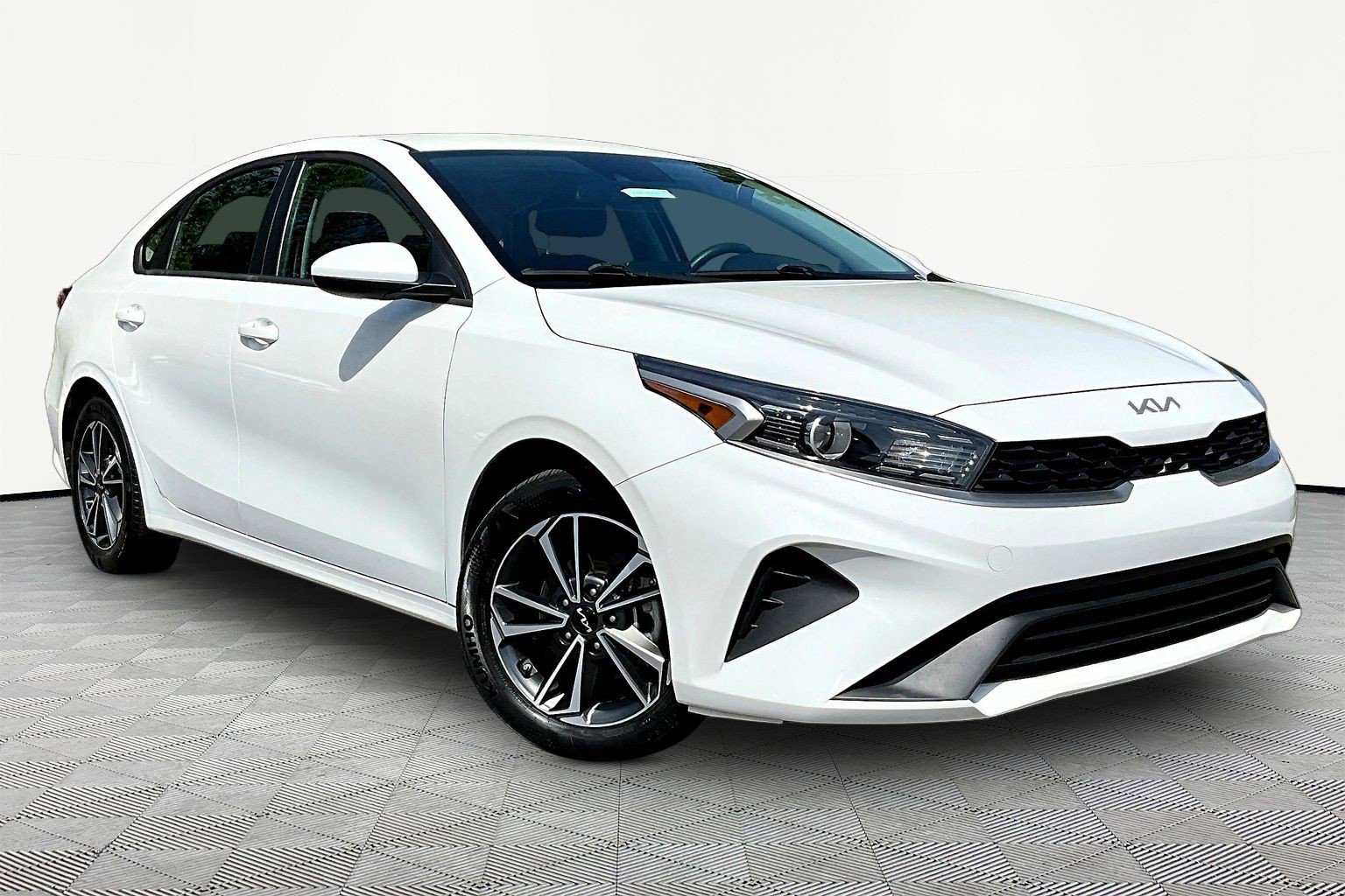 Used 2022 Kia Forte LXS FWD image 3
