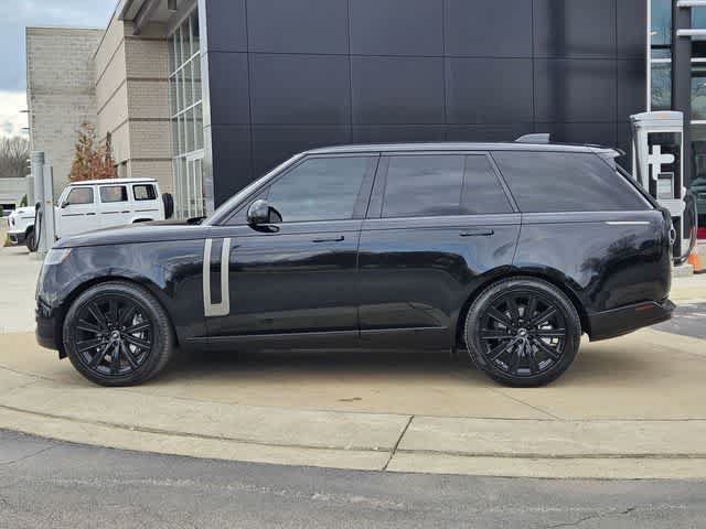 Used 2025 Land Rover Range Rover SE AWD/4WD image 5