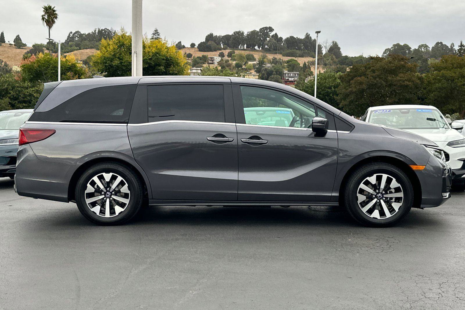 New 2026 Honda Odyssey EX-L image 2