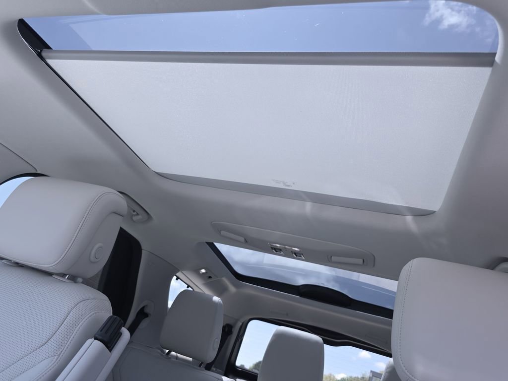 Used 2024 Land Rover Discovery S AWD/4WD image 36