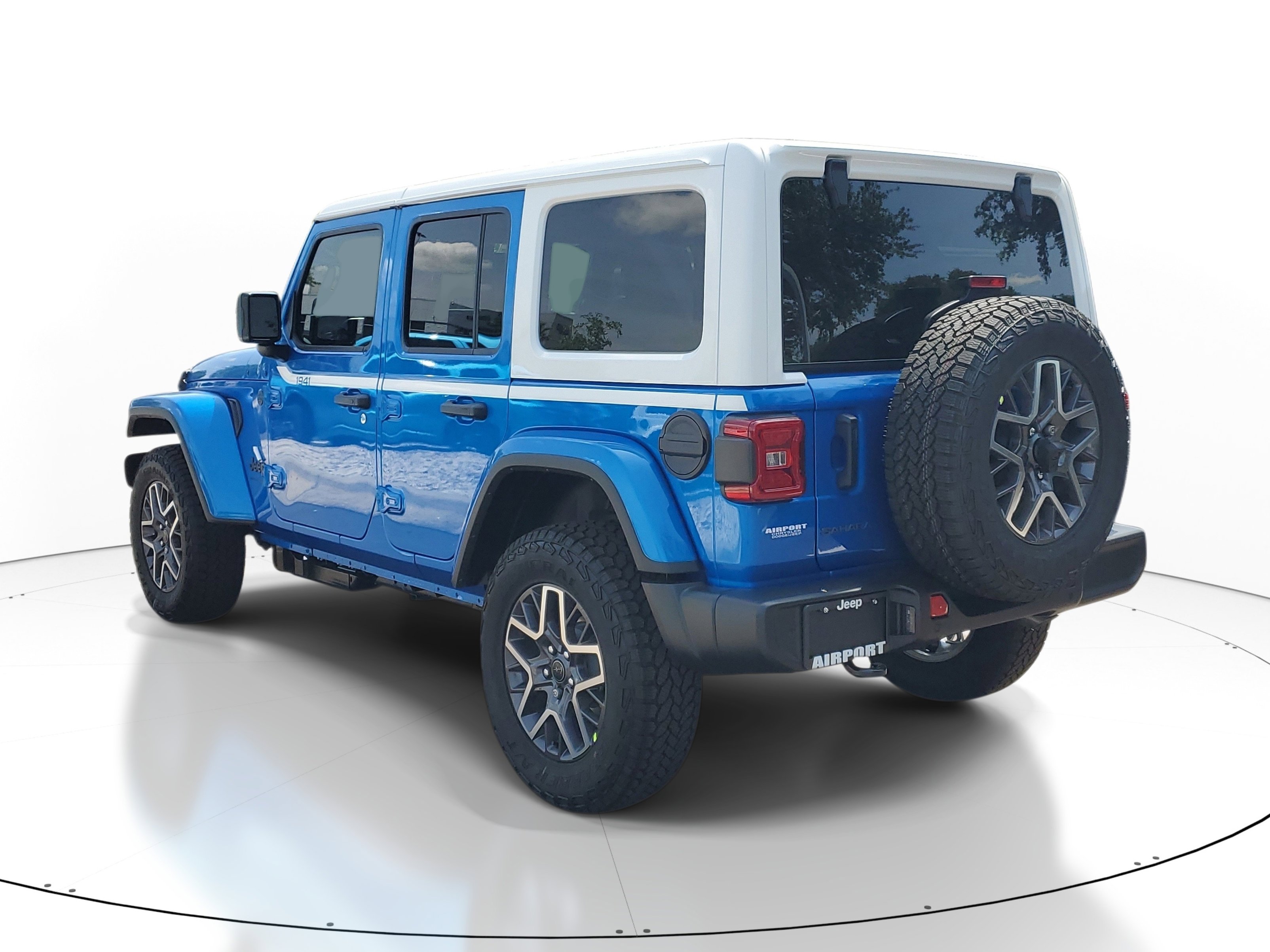 New 2026 Jeep Wrangler Unlimited Sahara w/ Whitecap Package AWD/4WD image 3