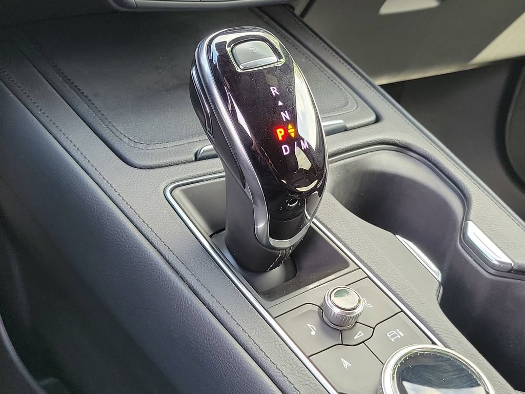 Used 2025 Cadillac XT4 Premium Luxury FWD image 32