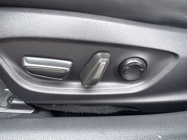Used 2023 Toyota Prius XLE FWD image 38