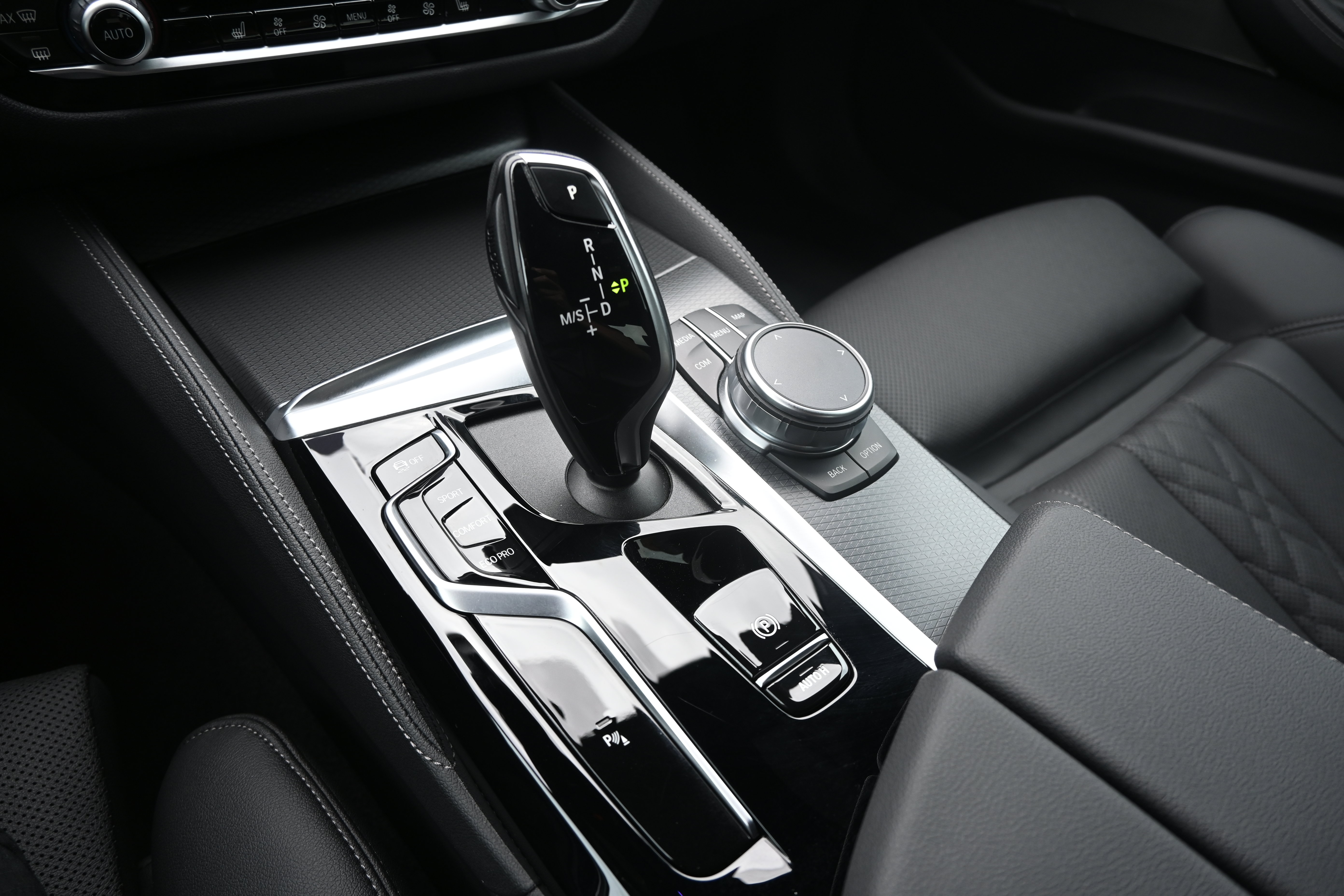Used 2022 BMW 530i w/ M Sport Package RWD image 32