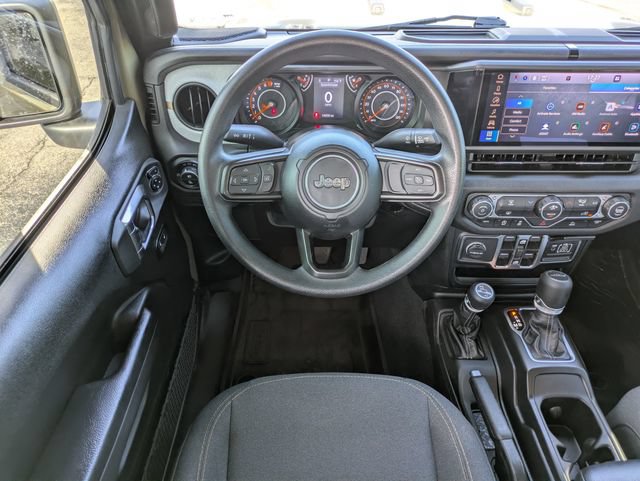 Certified 2025 Jeep Gladiator Sport AWD/4WD image 10