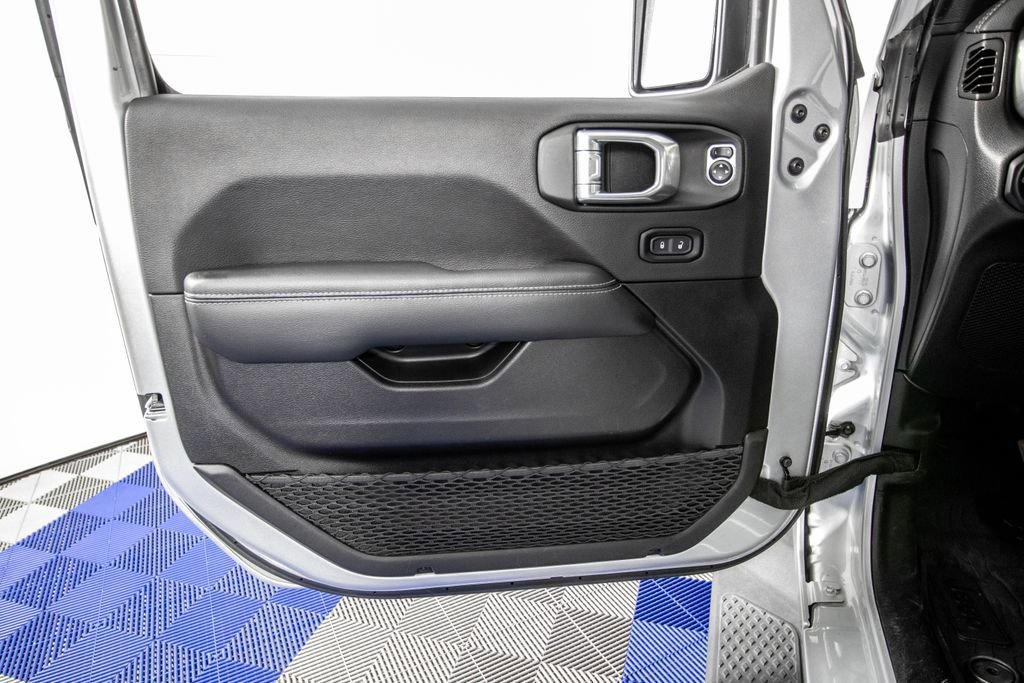 Used 2023 Jeep Gladiator Overland image 14