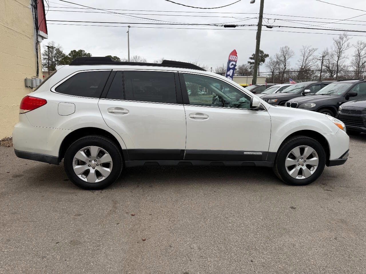 Used 2010 Subaru Outback 2.5i Premium AWD/4WD image 5
