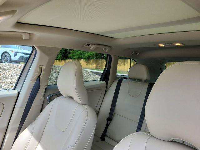 Used 2016 Volvo XC60 T5 Platinum w/ Climate Package AWD/4WD image 10