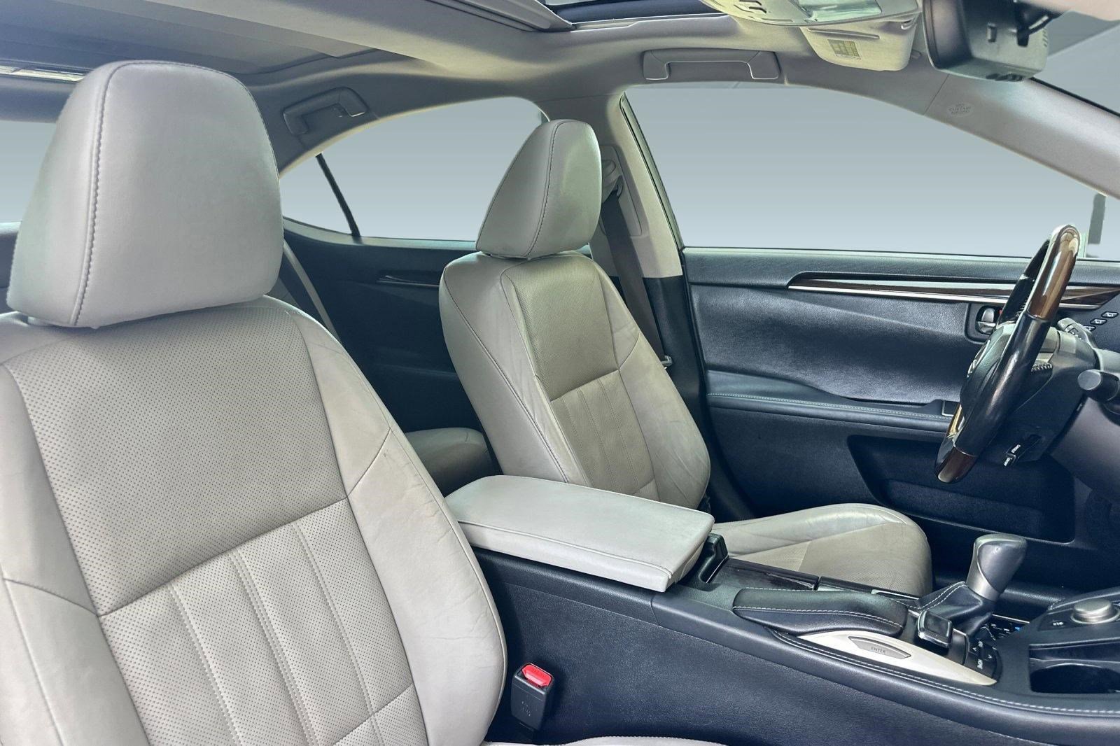 Used 2016 Lexus ES 350 F Sport w/ Luxury Package w/Wood Trim FWD image 31