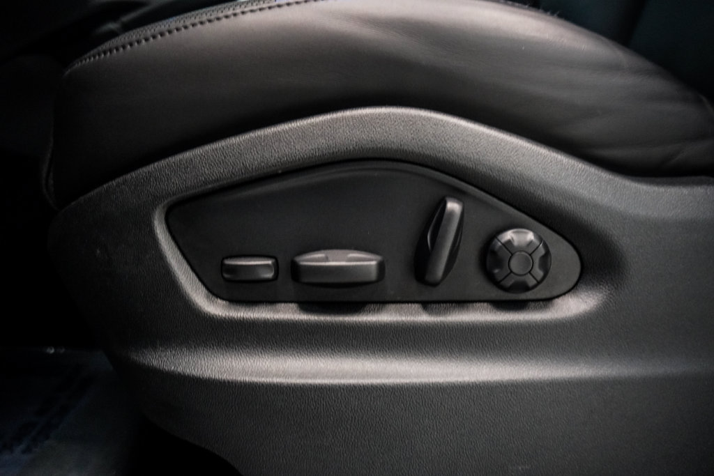 Used 2024 Porsche Cayenne Coupe AWD/4WD image 7