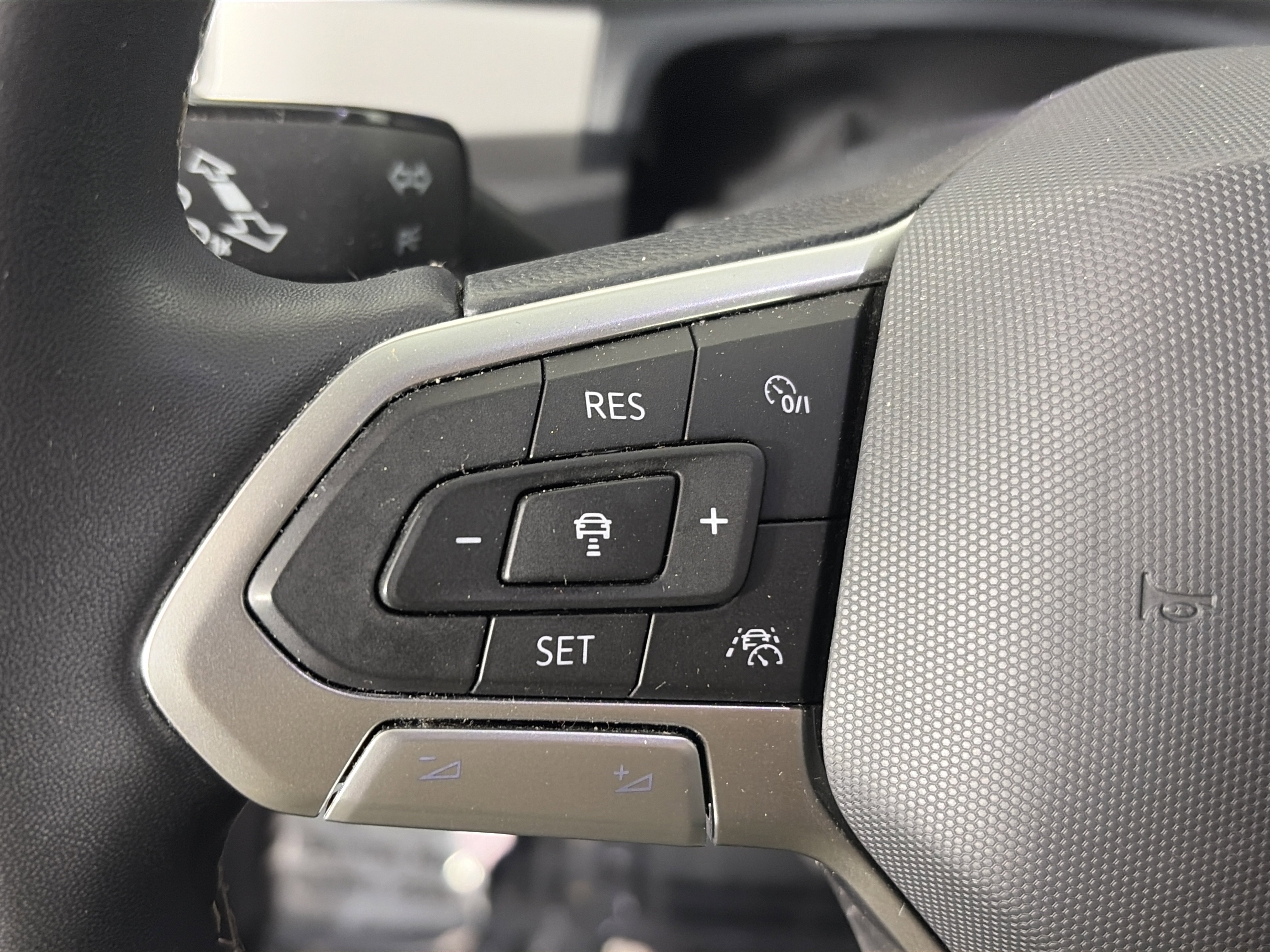 Used 2022 Volkswagen Atlas SEL image 37