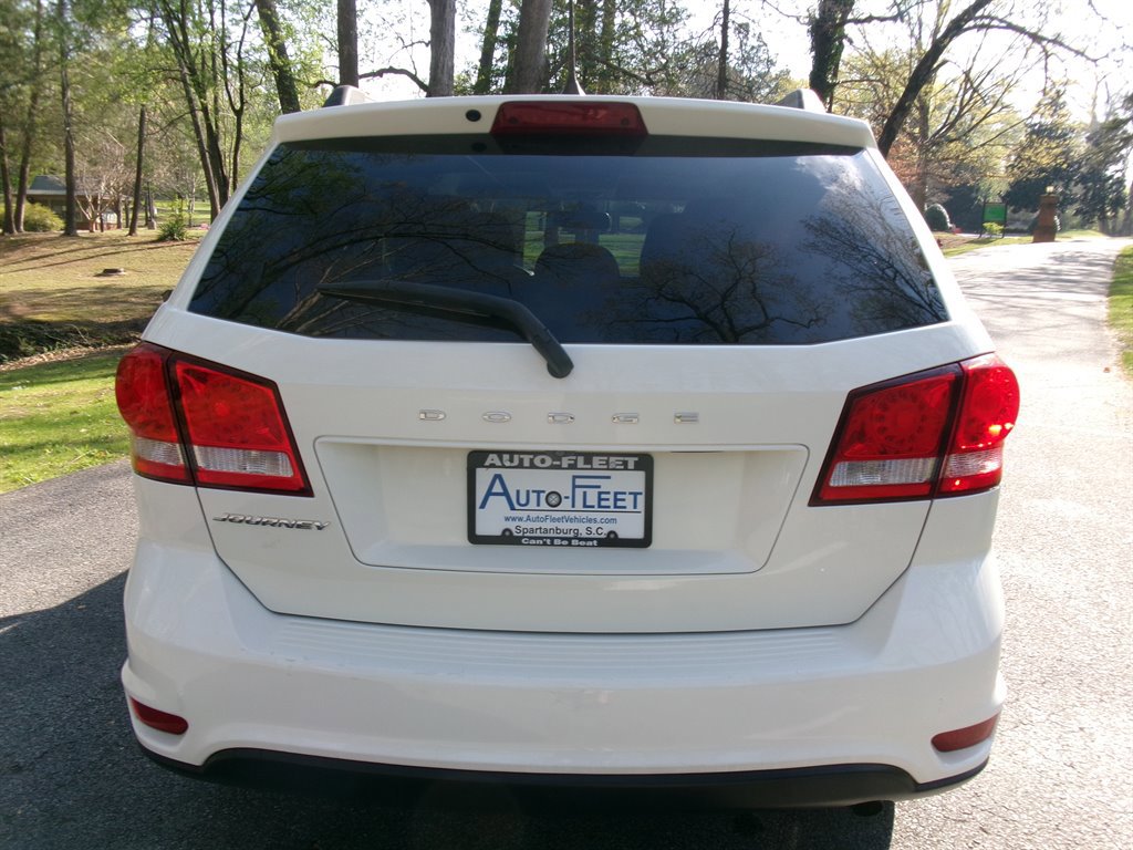 Used 2019 Dodge Journey SE w/ Connectivity Group FWD image 6