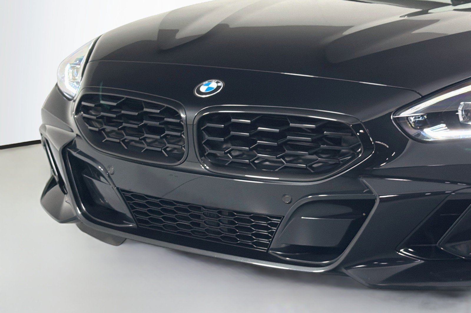 Used 2026 BMW Z4 M40i w/ Shadowloine Package RWD image 14
