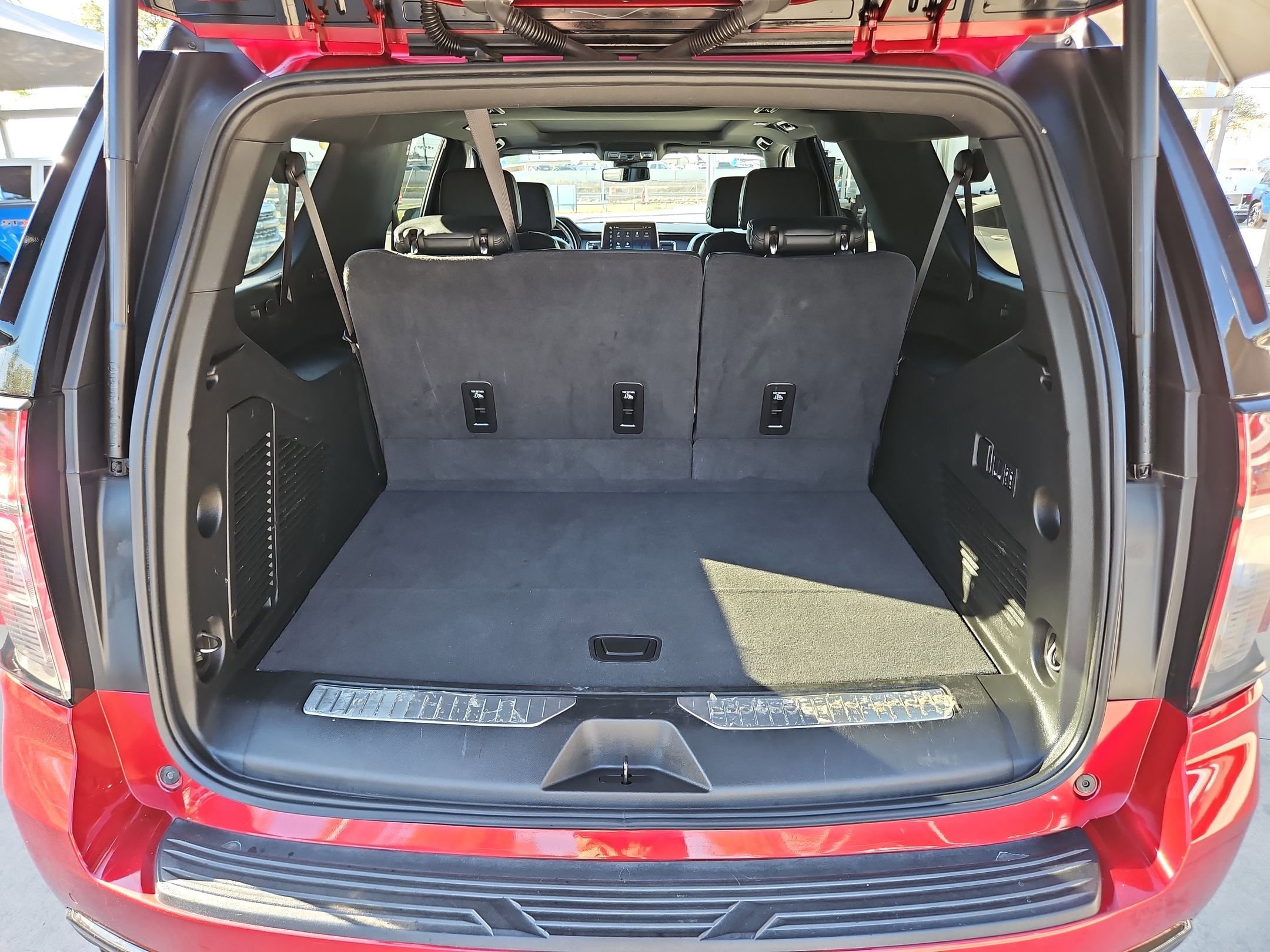 Certified 2024 Chevrolet Suburban Z71 w/ Luxury Package image 28