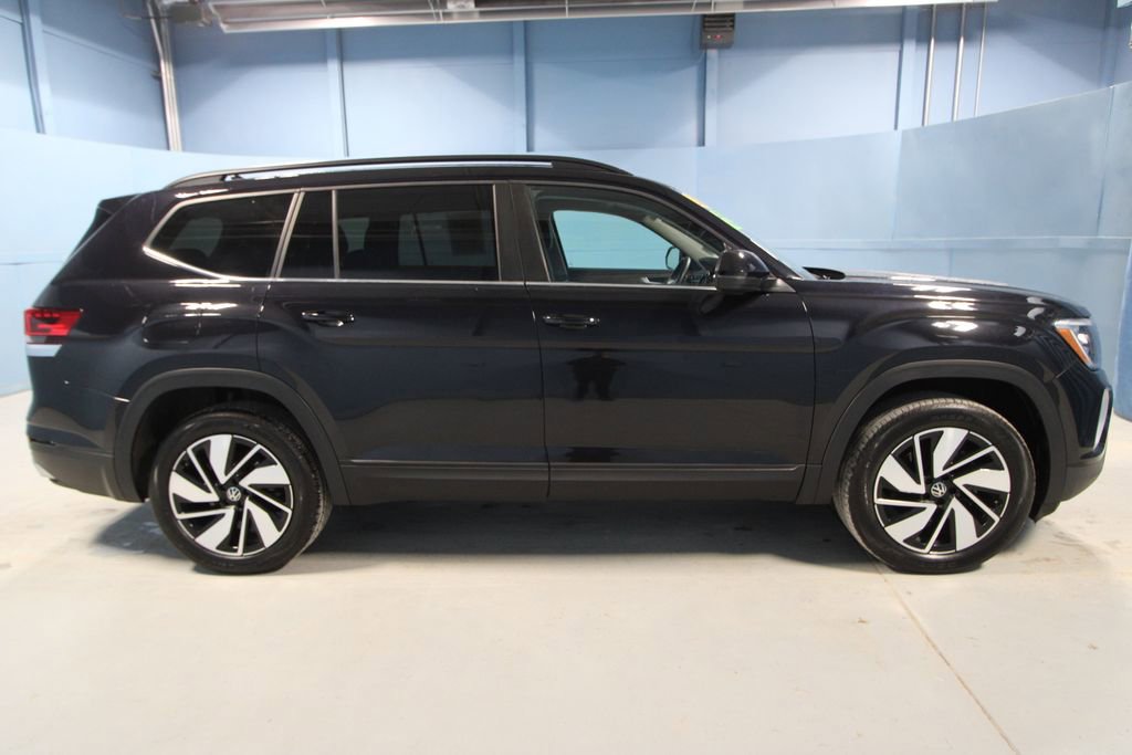 Used 2025 Volkswagen Atlas SE image 28