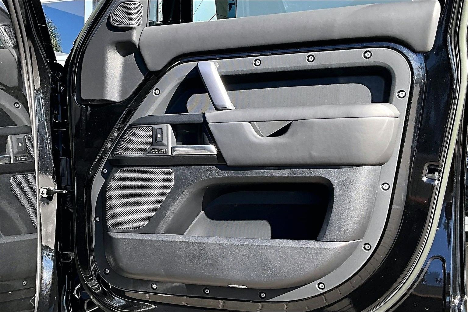 Used 2023 Land Rover Defender 110 V8 image 24