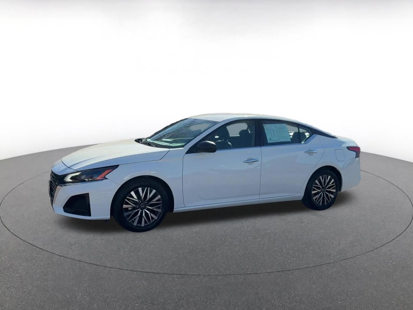 Used 2025 Nissan Altima 2.5 SV image 8