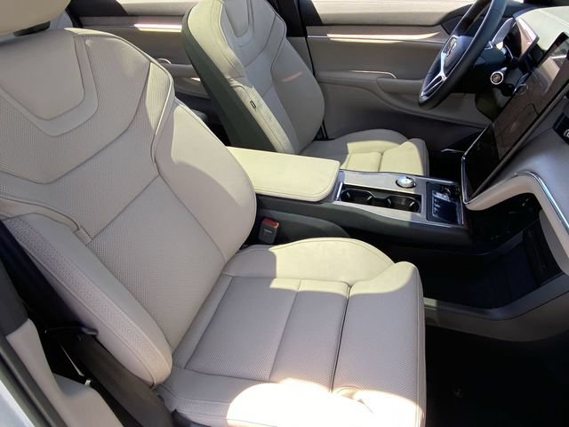 Certified 2025 Volvo EX90 Ultra AWD/4WD image 11