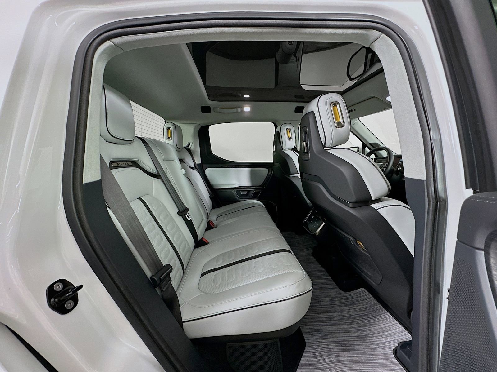 Used 2022 Rivian R1T Adventure AWD/4WD image 27