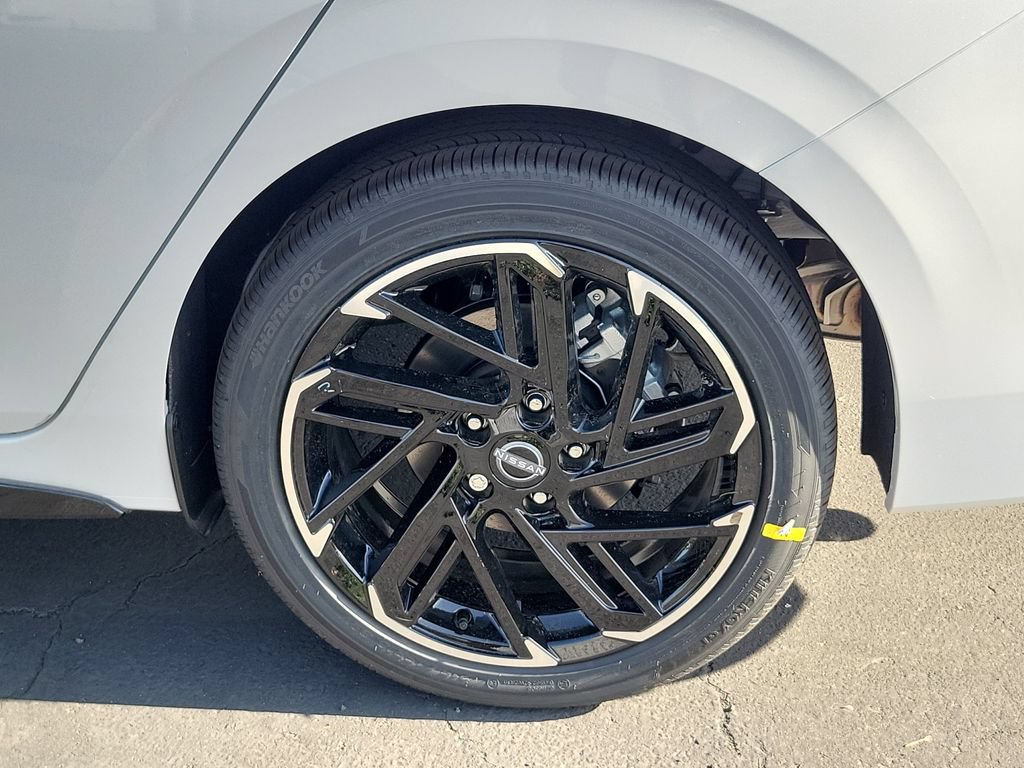 New 2027 Nissan Sentra SR w/ Floor Mat Package FWD image 17