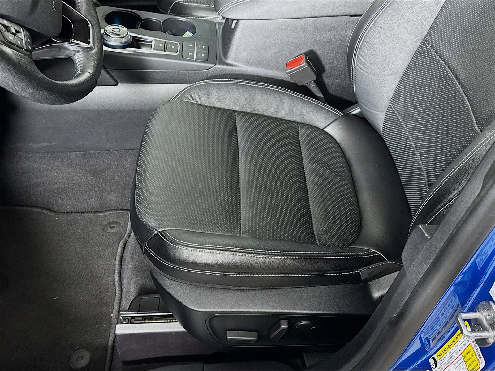 Used 2020 Ford Escape Titanium image 16