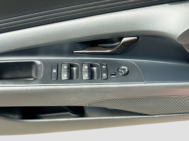 Certified 2025 Hyundai Elantra Sport FWD image 18